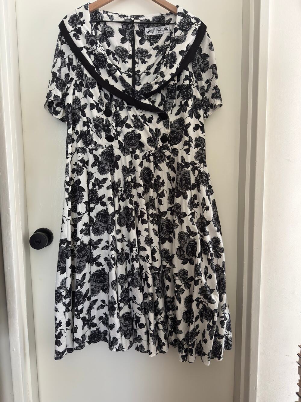 Hell Bunny VIXEN dress - black roses print - 4XL